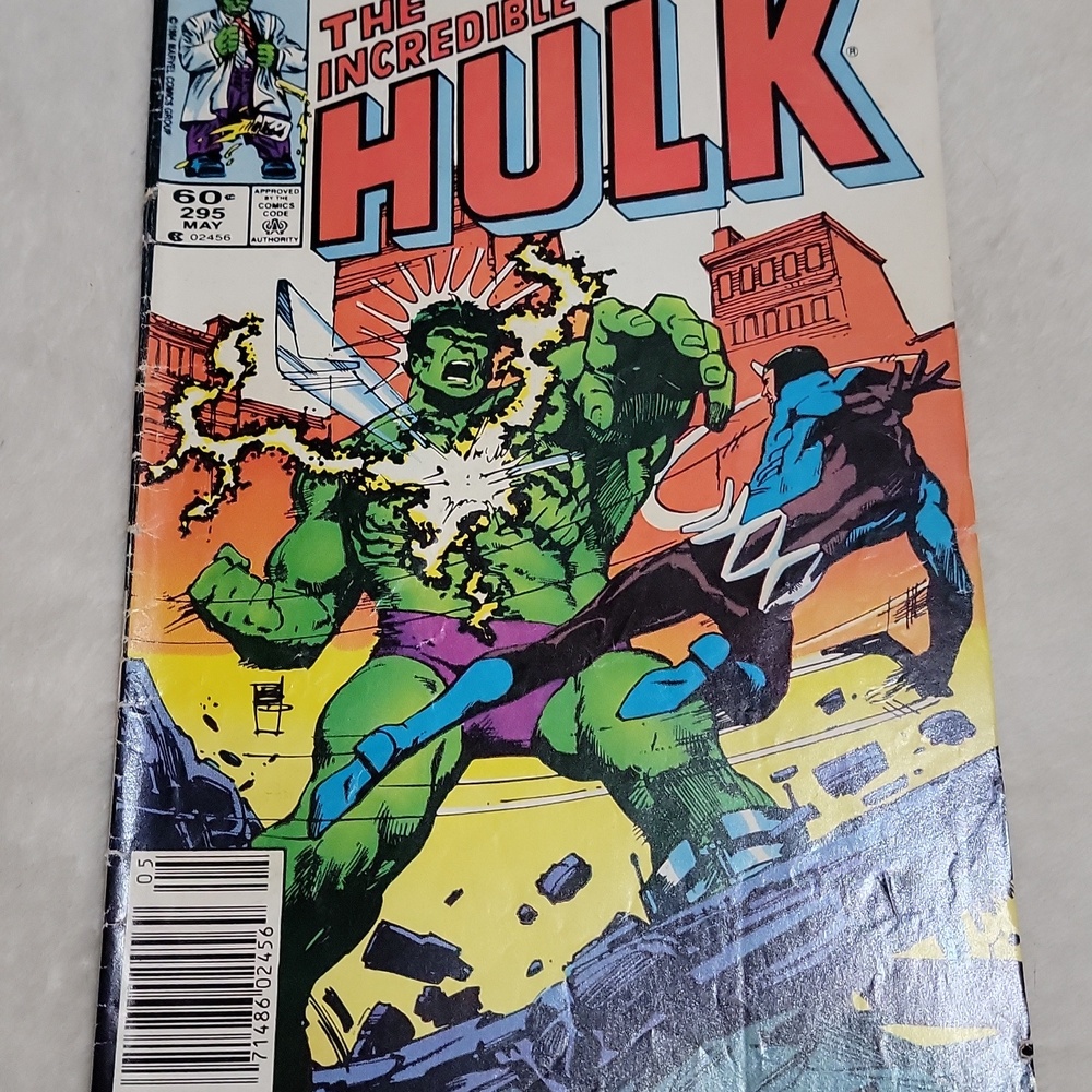 The Incredible Hulk Comic Book #295 - Picture 2 of 12